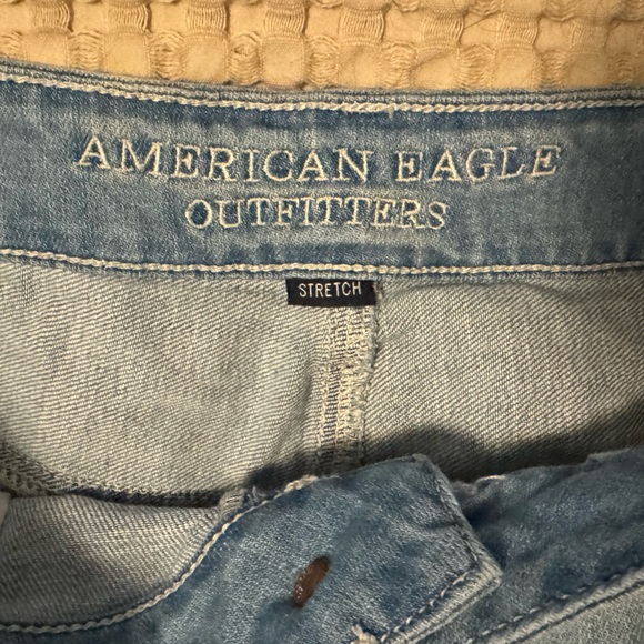 American Eagle Distressed Tomgirl Jean Shorts Size 16 - Picture 2 of 5